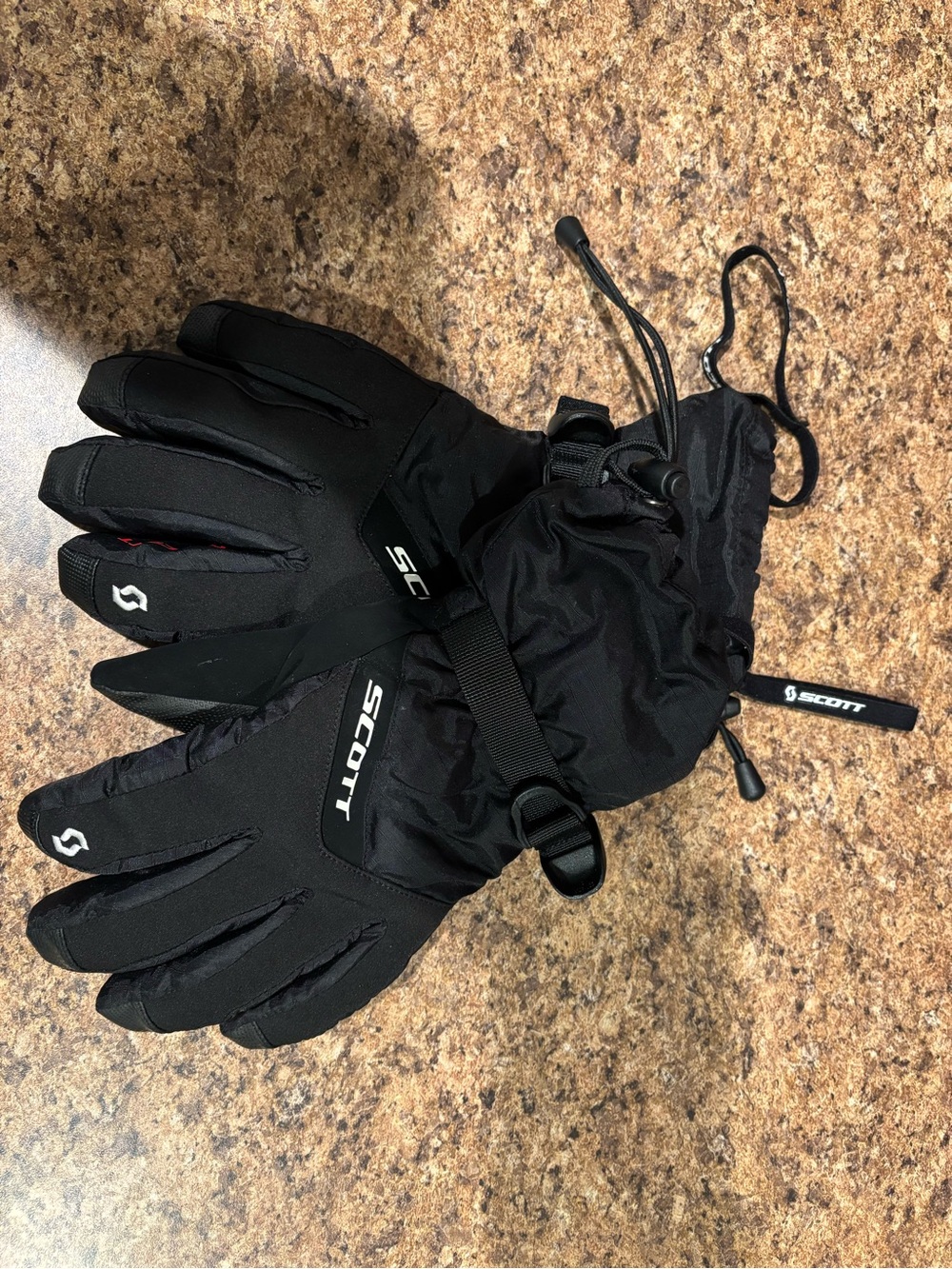Scott Black Insulated Ski Gloves with Wrist Cinch